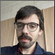 Offro lezioni di storia ai studenti superiori, in un modo organizzato secondo gli interessi dello studente.